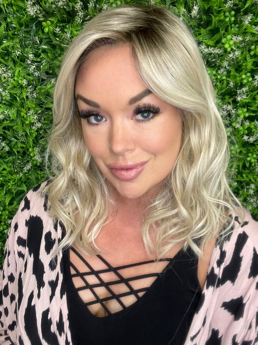 DEIDRE NR SHB STANDARD LUXURY WIG LA1 LW3