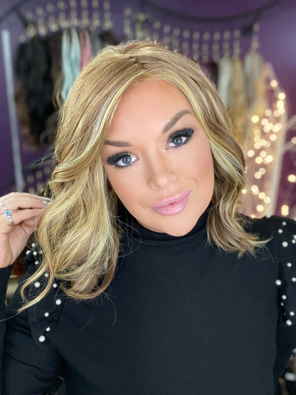 BILLIE BUTTERSCOTCH BLONDE HS HT PLATINUM LUXURY WIG *SAMPLE A NOT RETURNABLE*