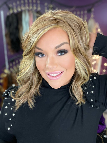 BILLIE BUTTERSCOTCH BLONDE HS HT PLATINUM LUXURY WIG *SAMPLE A NOT RETURNABLE*