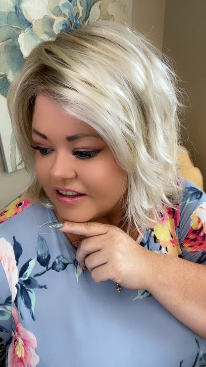 MERRICK SOLEIL BUBBLY BLONDE NHS SIG SIPSLuxury Wig *SAMPLE A* NOT RETURNABLE