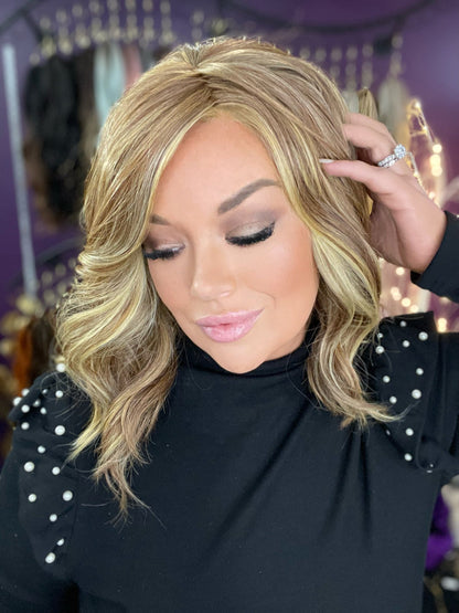 BILLIE BUTTERSCOTCH BLONDE HS HT PLATINUM LUXURY WIG *SAMPLE A NOT RETURNABLE*