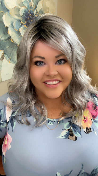 ROMY SMOKED SILVER CREAM NHS SIG SIPS LUXURY  WIG *SAMPLE A*