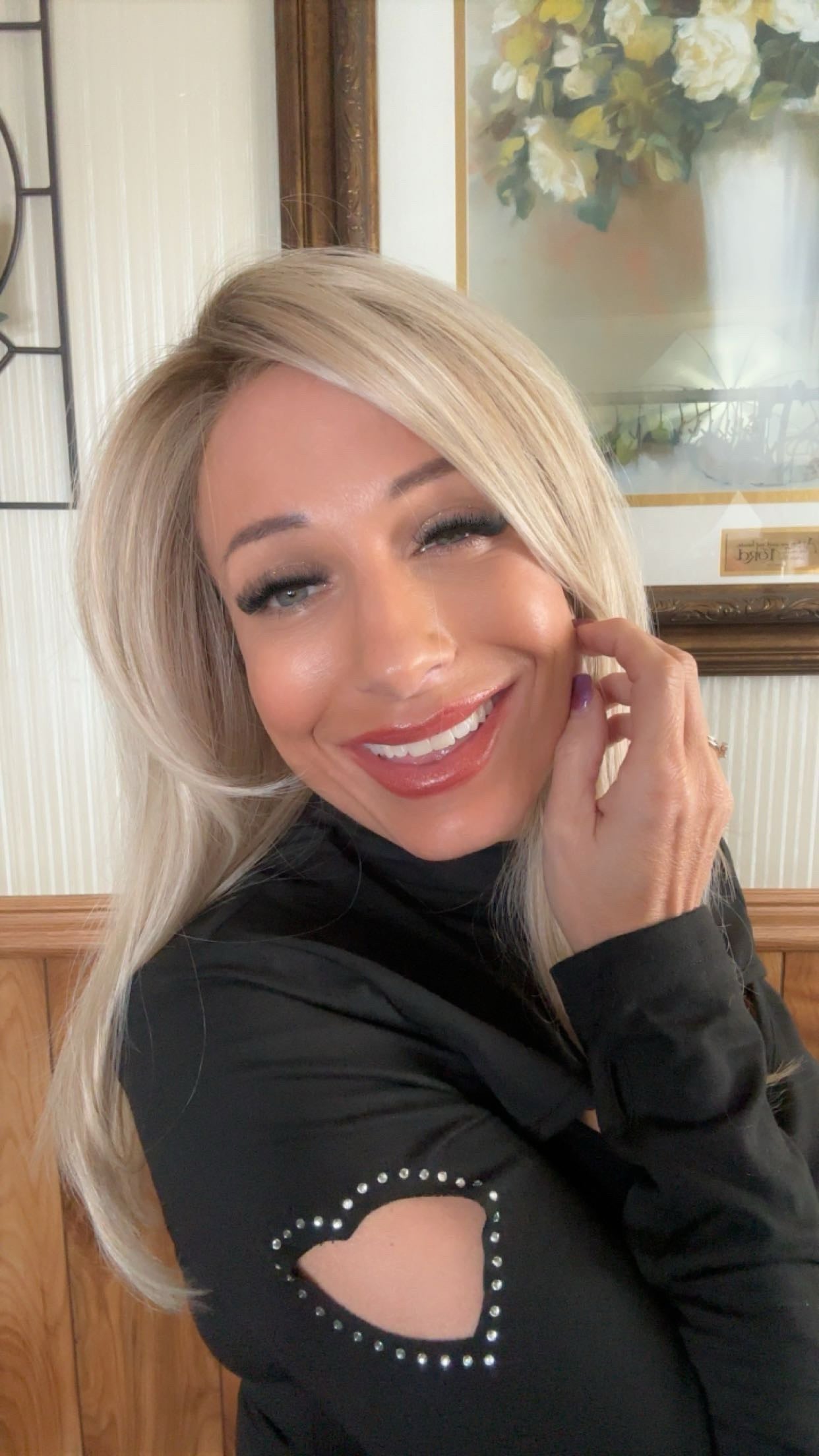 🌟 Vibe
Effortlessly elevated. Amanda is all about soft confidence and graceful structure—perfect for both everyday sophistication and dressier moments.