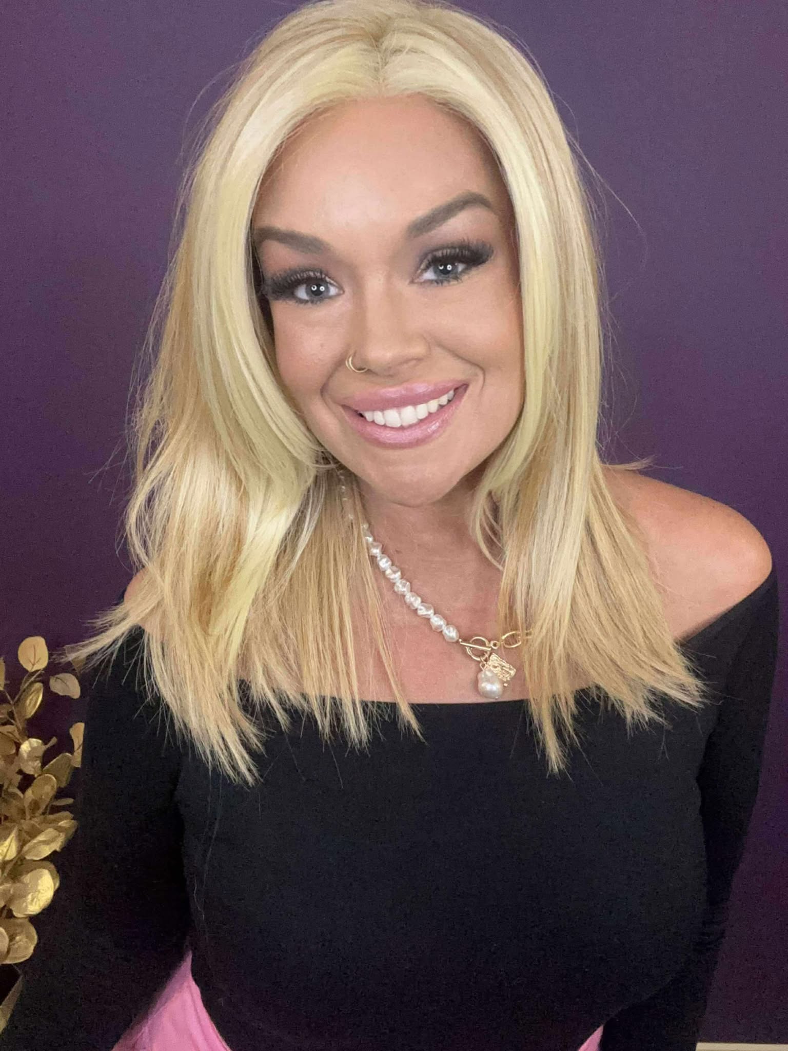 Ciri – Luxury Wig by Chic Lifestyle Shown in Endless Sunlight.