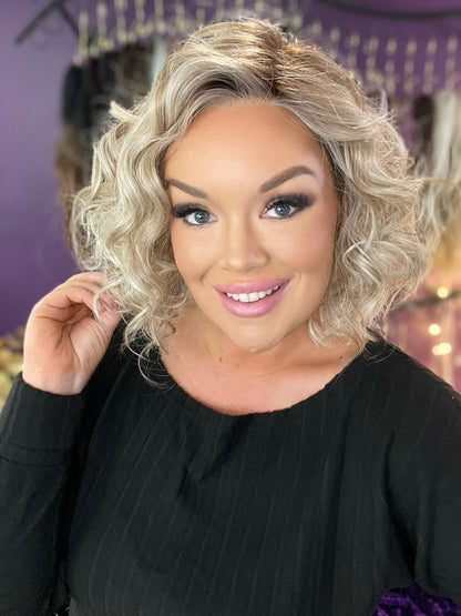 KATE SMOKING HOT BLONDE HS STANDARD LUXURY WIG NEW W/O TAGS LW3-AC1