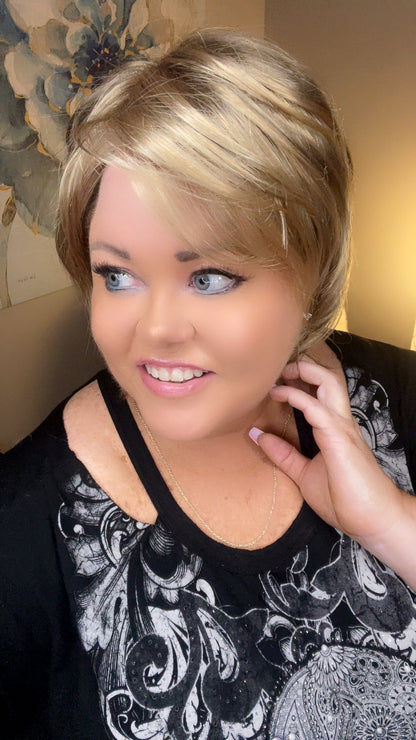 LOLA CHAMPAGNE NHS Premium Luxury Wig *Sample A NOT RETURNABLE* NV1