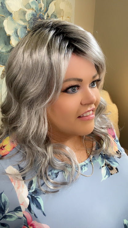 ROMY SMOKED SILVER CREAM NHS SIG SIPS LUXURY  WIG *SAMPLE A*