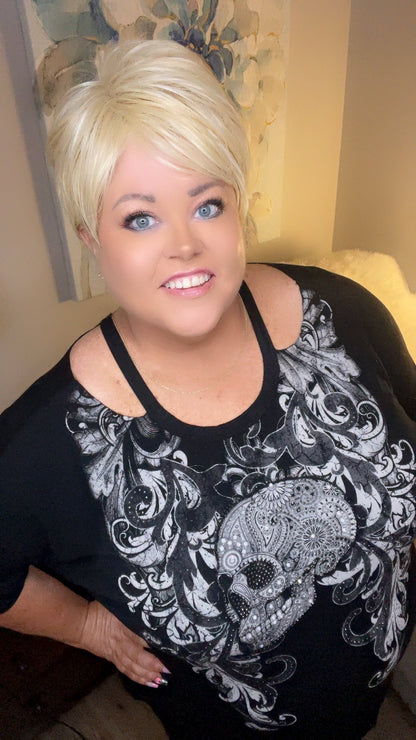 GIA – Luxury Wig by Chic Lifestyle Shown in Wildflower Honey.