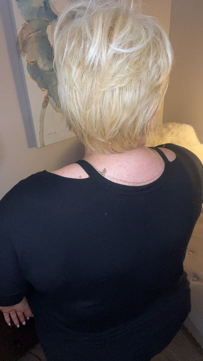 GIA – Luxury Wig by Chic Lifestyle Shown in Wildflower Honey.