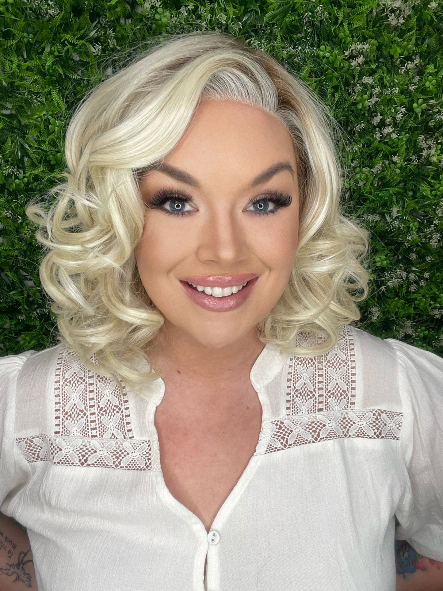 Gigi Hollywood Blonde HS Standard Luxury Wig LW3-AC1