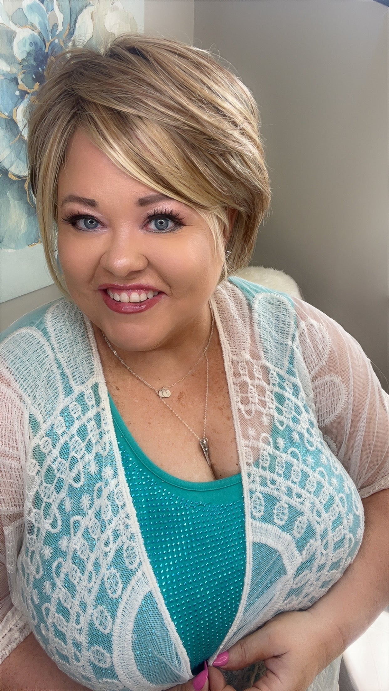 Neveah – Luxury Wig by Chic Lifestyle Shown in Endless Summer.