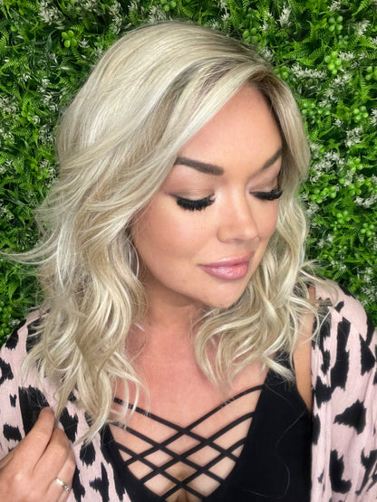 DEIDRE NR SHB STANDARD LUXURY WIG LA1 LW3