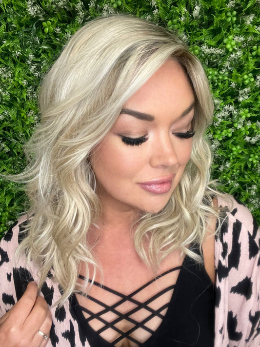 DEIDRE NR SHB STANDARD LUXURY WIG LA1 LW3