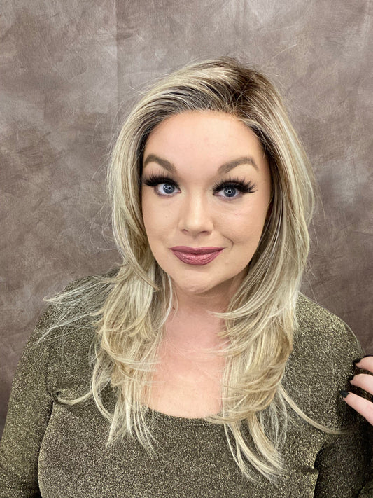 SERENA SMOKING HOT BLONDE NWOT HS STANDARD LUXURY WIG VA1-AC1