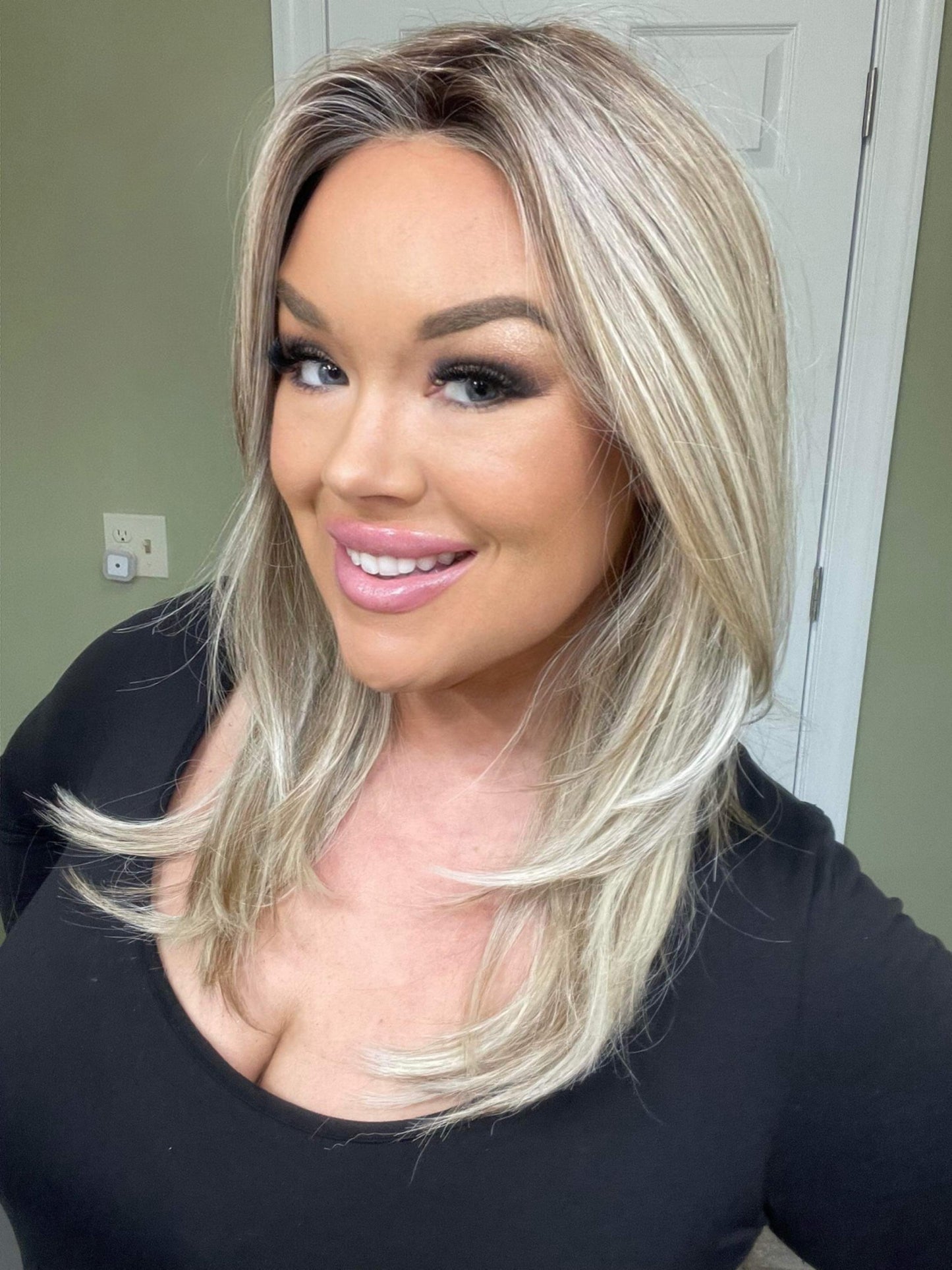 MARIAH SMOKING HOT BLONDE HS STANDARD LUXURY WIG LW3-AC1 	.