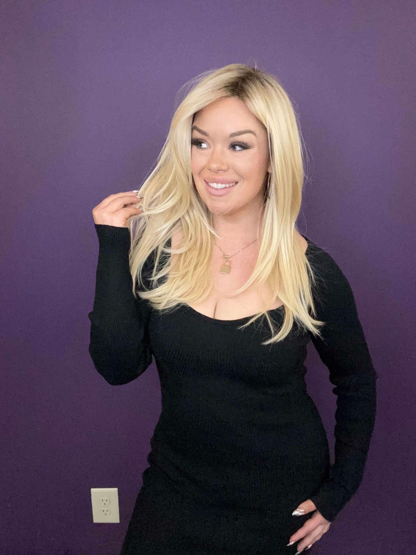 Ashlyn – Luxury Wig by Chic Lifestyle Shown in California Blonde.